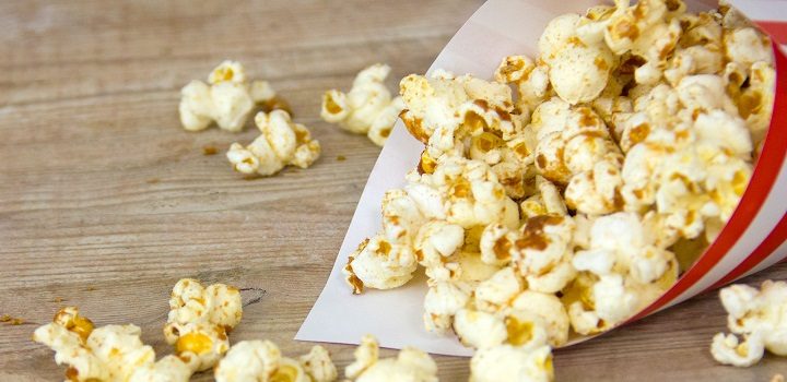 ¿Por qué consumimos palomitas de maíz, cuando vemos una película?.
