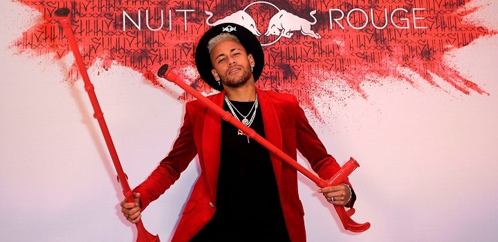 Aunque está lesionado, el astro Brasileño Neymar celebró su cumpleaños por todo lo alto.